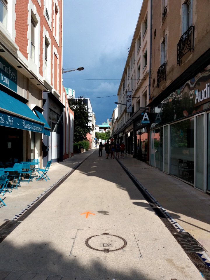 Vichy - Rue Montaret, depuis la rue du Président Wilson