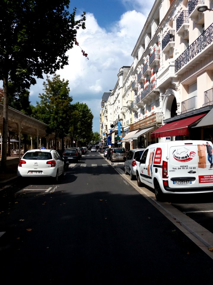 Vichy - Rue du Président Wilson, vers le nord
