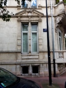 Vichy - Rue Prunelle, fenêtre à l'angle du boulevard des États-Unis