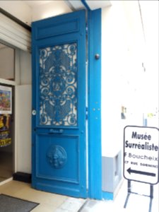 Vichy - Rue Sornin, porte du musée surréaliste François Boucheix