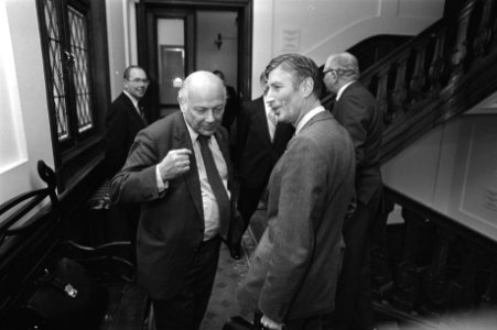 Vice-premier Den Uyl (PvdA) en premier Van Agt (CDA) tijdens de bijeenkomst, Bestanddeelnr 931-7856