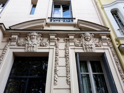 Vichy - Boulevard des États-Unis, haut de la porte au numéro 122