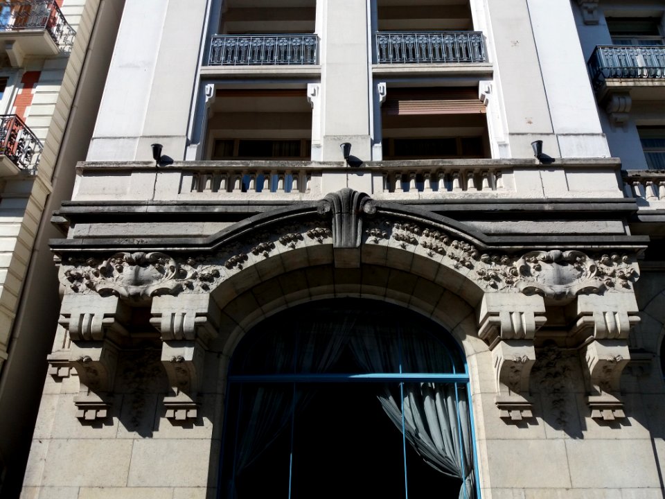 Vichy - Place Joseph Aletti, façade de l'Aletti Palace (2)