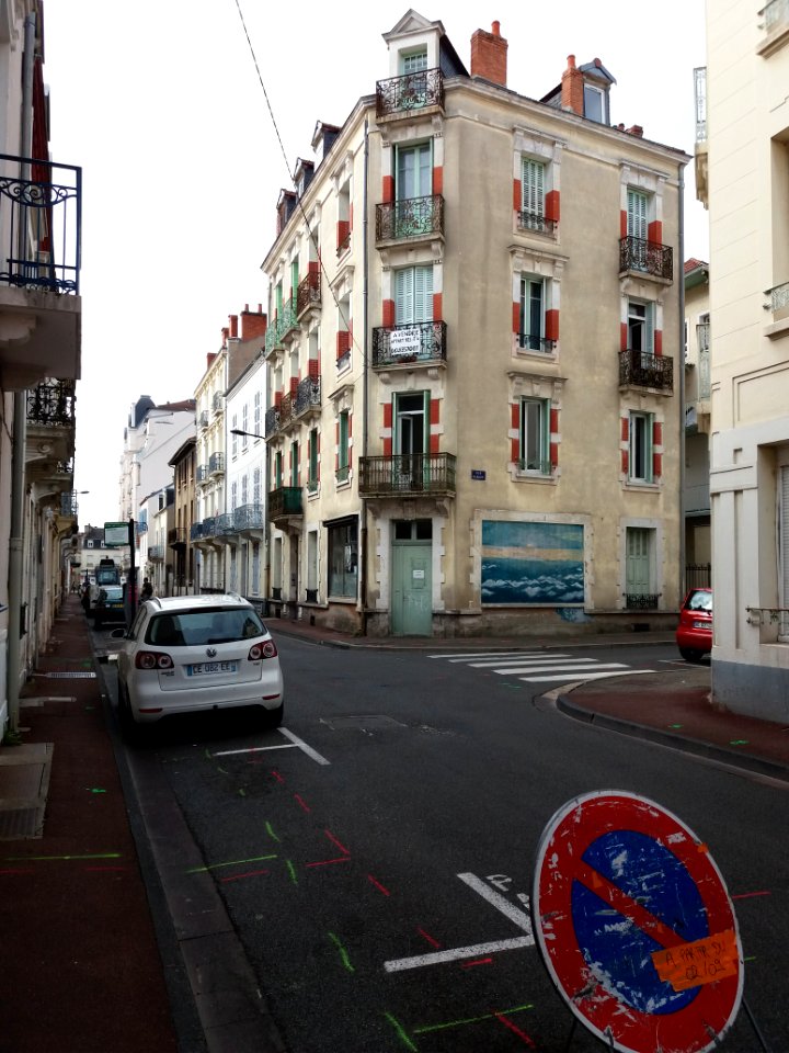 Vichy - Rue Dubessay, immeuble à l'angle de la rue Darcet