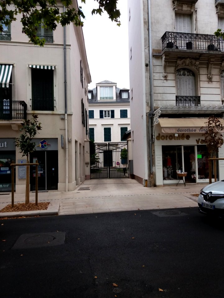 Vichy - Rue Lucas, propriété en face de la rue du Président Wilson