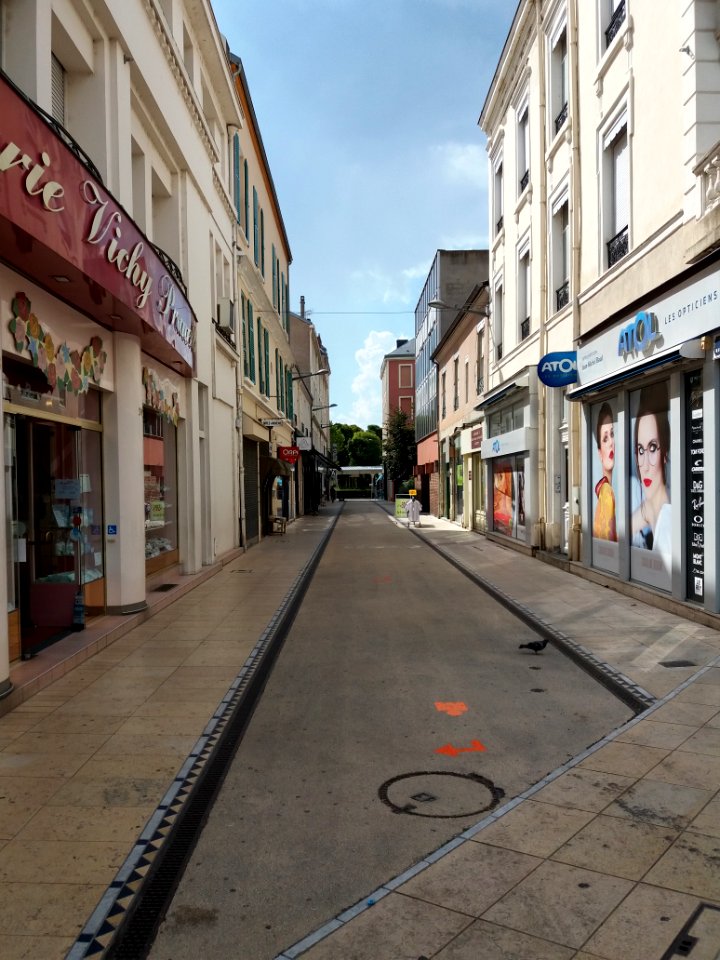 Vichy - Rue Montaret, depuis la rue Lucas