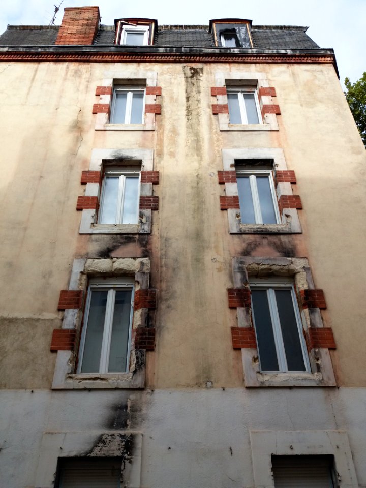 Vichy - Rue Beauparlant, immeuble à l'angle de l'avenue Victoria