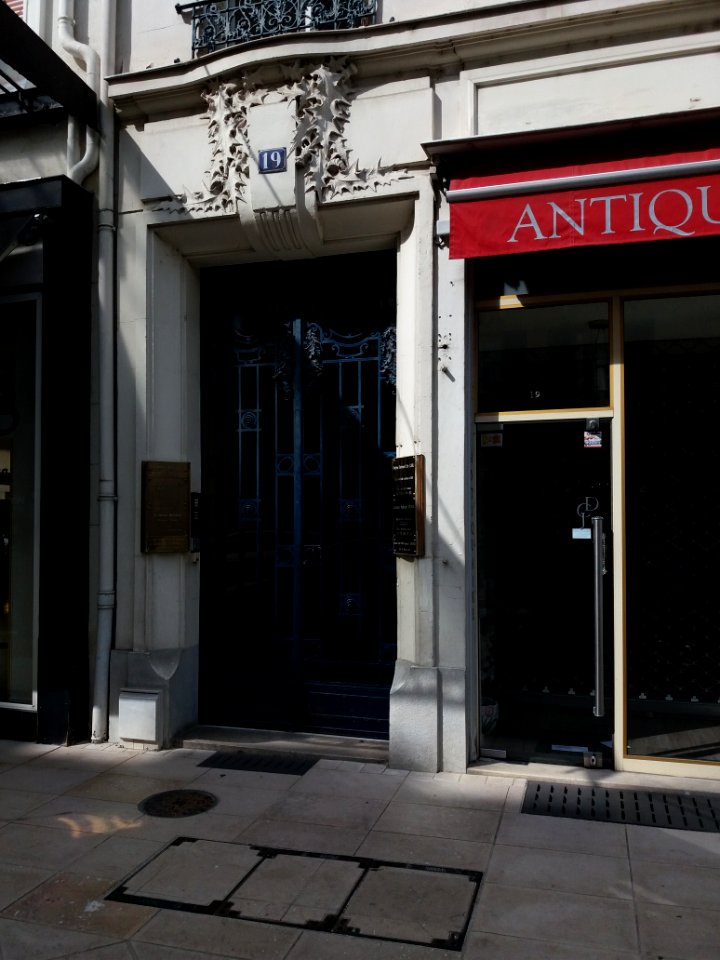 Vichy - Rue Lucas, porte au numéro 19