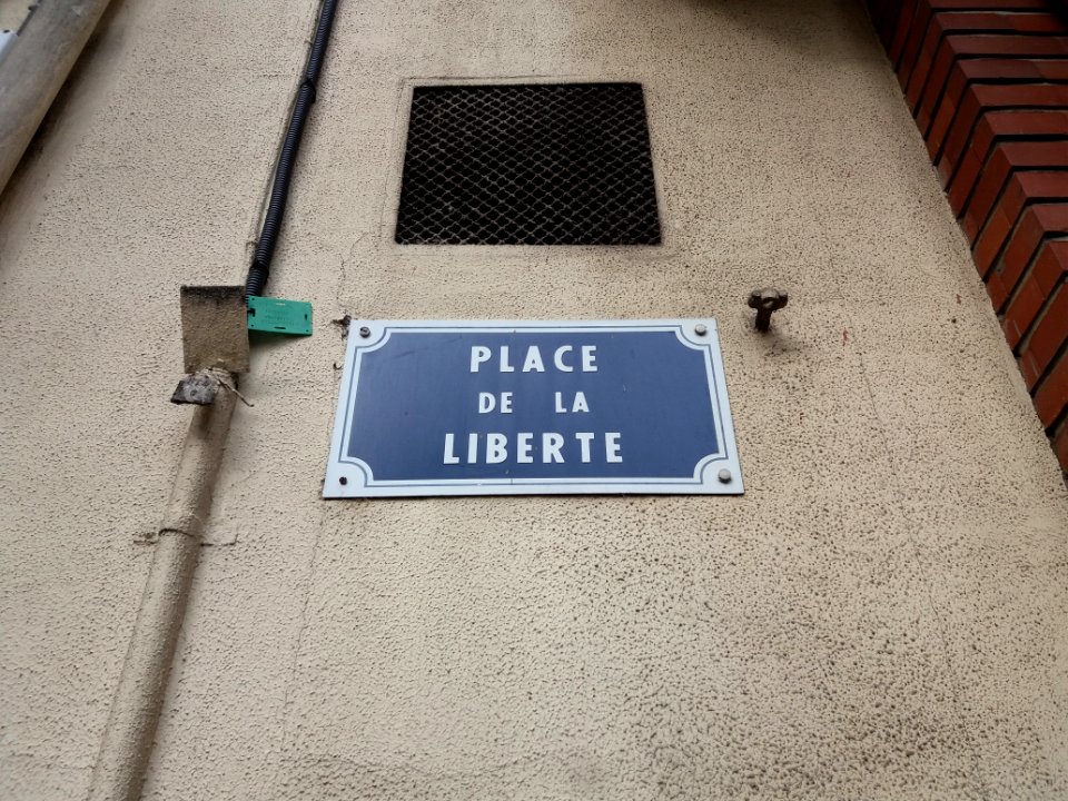 Vichy - Place de la Liberté, plaque