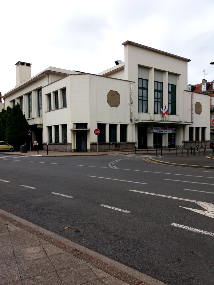 Vichy - Place Charles de Gaulle, maison des associations et salle des fêtes, terminée en 1935