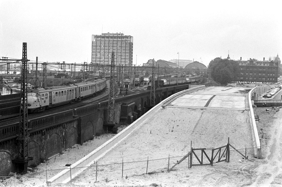 Viaduct nieuwe weg door Haarlemmer Houttuinen, Amsterdam, Bestanddeelnr 925-7848