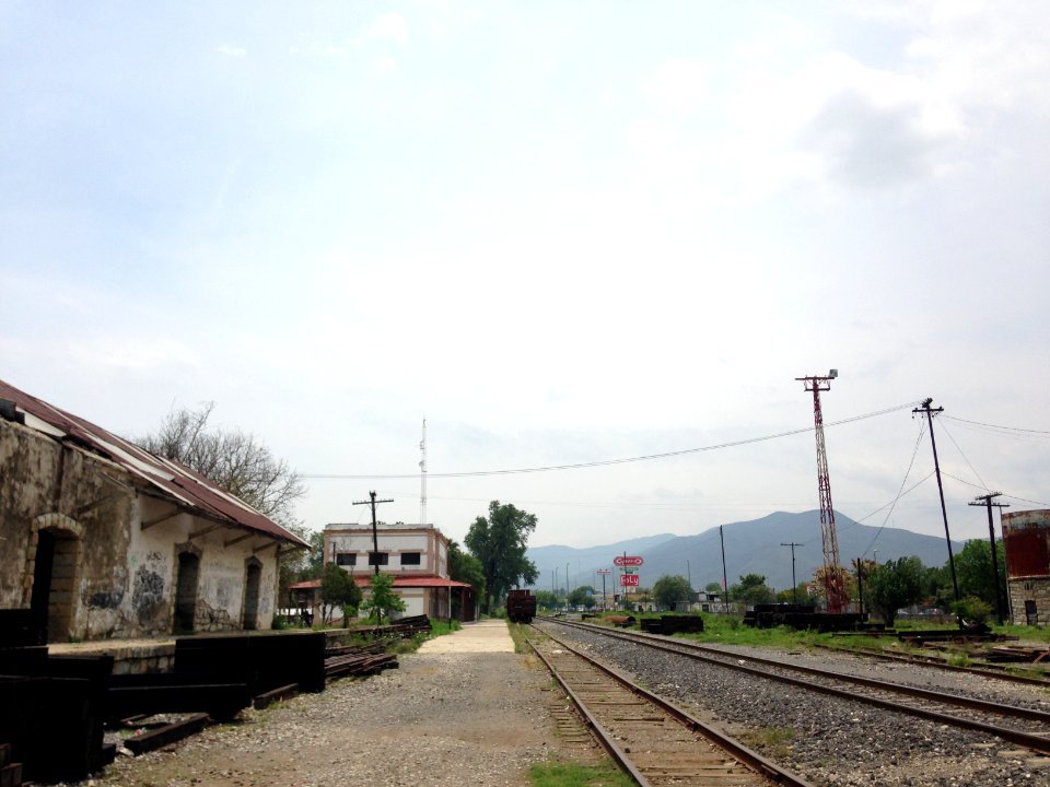 Vias de tren y antigua estacion en Ciudad Victoria
