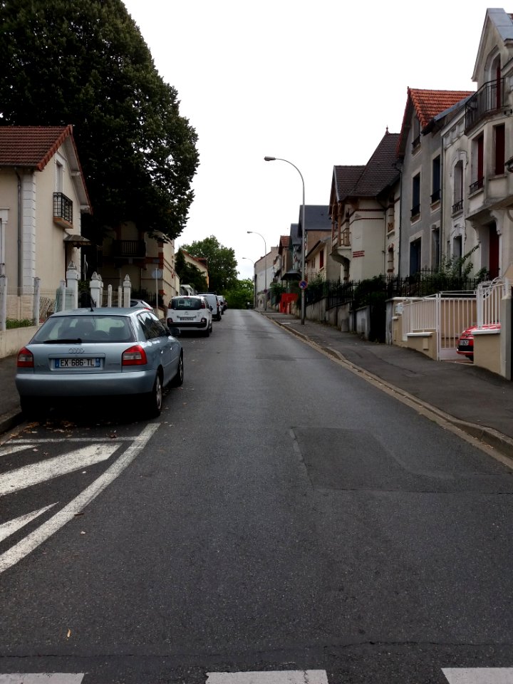 Vichy - Rue de Marseille, vers l'est, depuis la rue d'Orléans