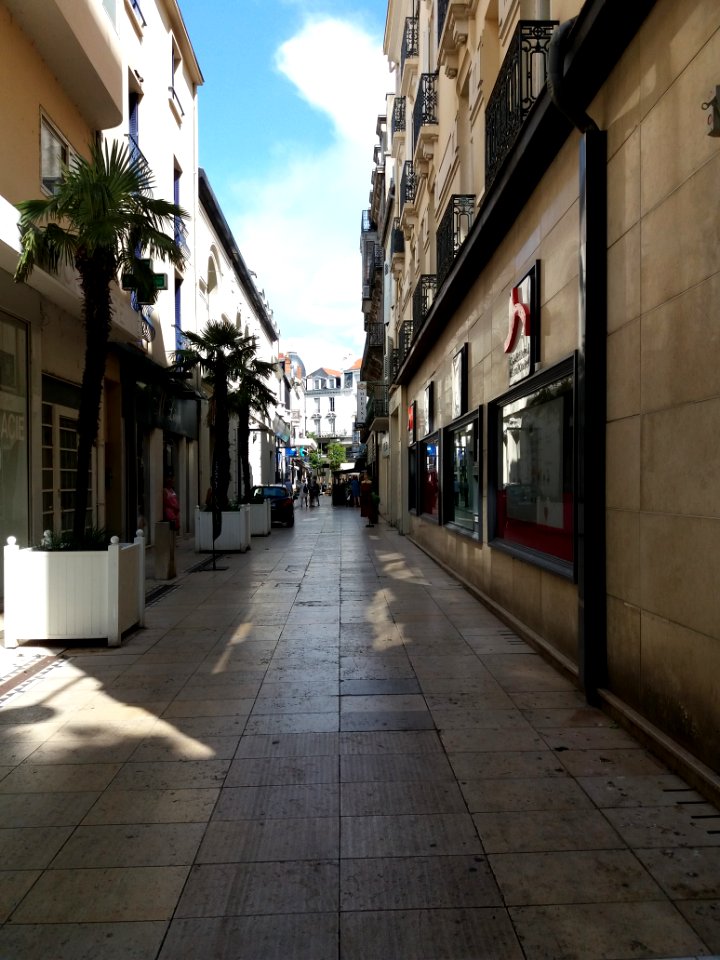 Vichy - Rue Burnol, depuis la rue du Président Wilson