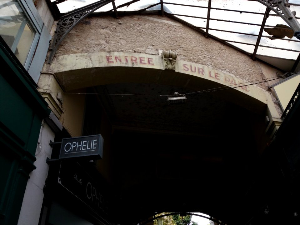 Vichy - Passage Giboin, inscription Entrée sur le parc