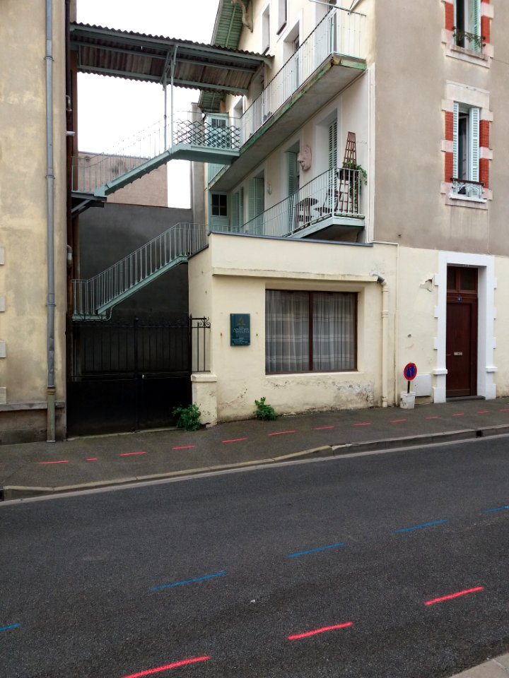 Vichy - Rue Darcet, immeuble et Église adventiste du septième jour