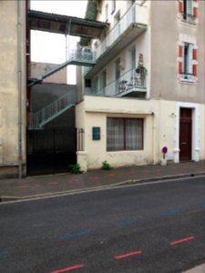 Vichy - Rue Darcet, immeuble et Église adventiste du septième jour