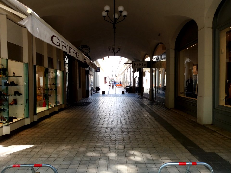 Vichy - Passage de l'Amirauté, depuis la rue du Président Wilson