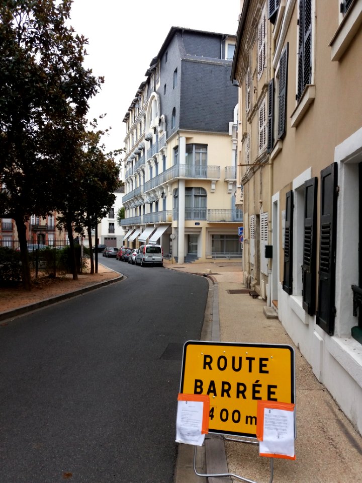Vichy - Rue d'Allier, vers l'ouest, depuis la rue du Château Franc