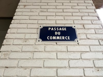 Vichy - Rue du Commerce, plaque passage du Commerce