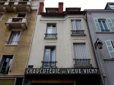 Vichy - Rue de l'Église, immeuble de la charcuterie du Vieux Vichy