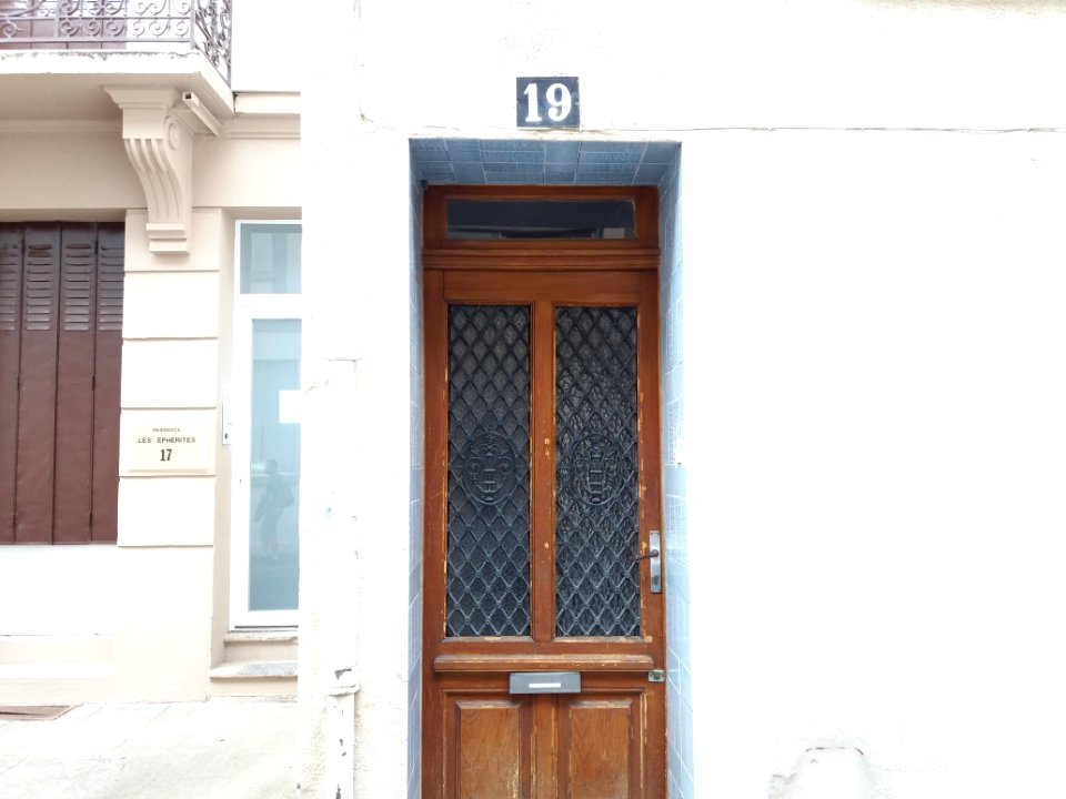 Vichy - Rue du 11 Novembre, porte au numéro 19