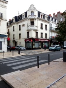 Vichy - Rue de Paris, immeuble à l'angle de la rue Pasteur