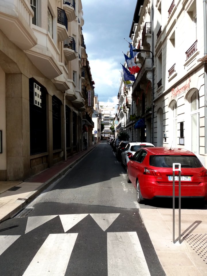 Vichy - Rue de l'Intendance, depuis la rue Lucas