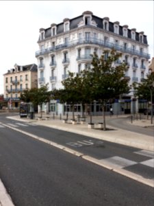 Vichy - Place de la Gare, immeuble entre les rues de Paris et du Président Doumer