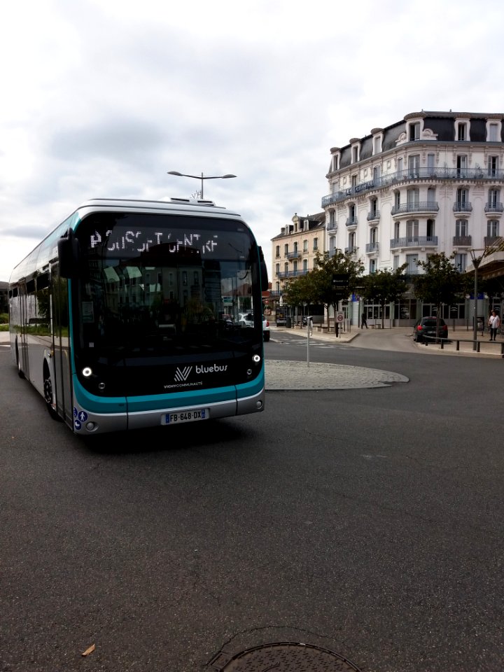 Vichy - Place de la Gare, bus électrique