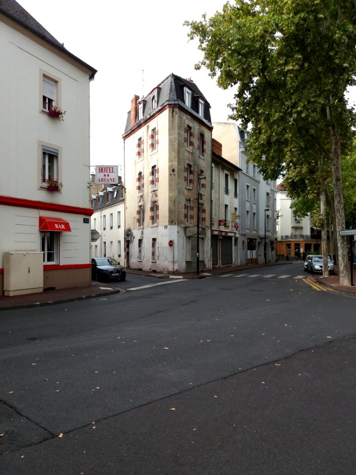 Vichy - Place de la Liberté, vers le sud