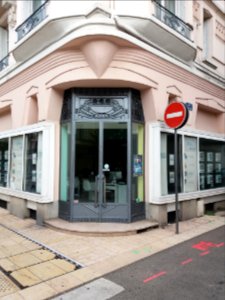 Vichy - Rue de Paris, porte à l'angle de la rue Dubessay