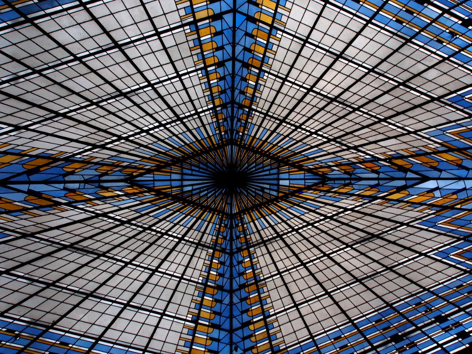 Vroom & Dreesmann (Amersfoort) Stained glass ceiling pic4