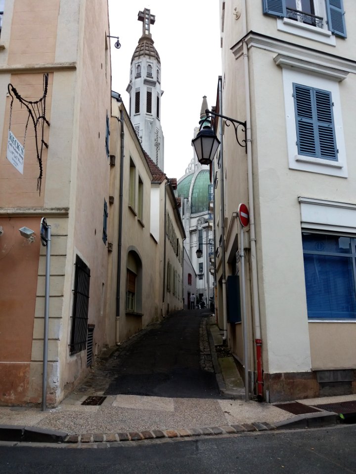 Vichy - Rue du Docteur Charles, depuis la rue d'Allier