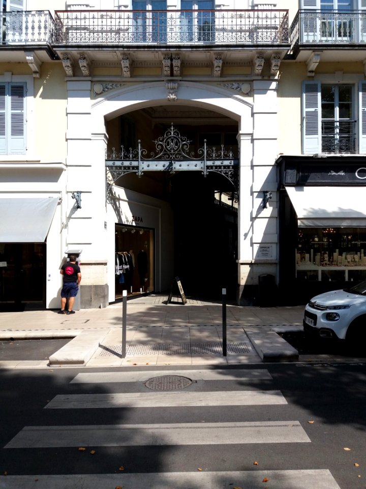 Vichy - Passage Giboin, depuis la rue du Président Wilson