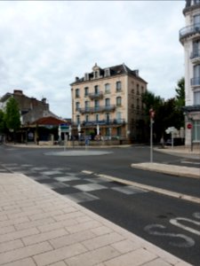 Vichy - Place de la Gare, immeuble au sud