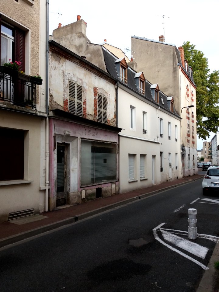 Vichy - Rue Beauparlant, immeubles en arrivant place de la Liberté