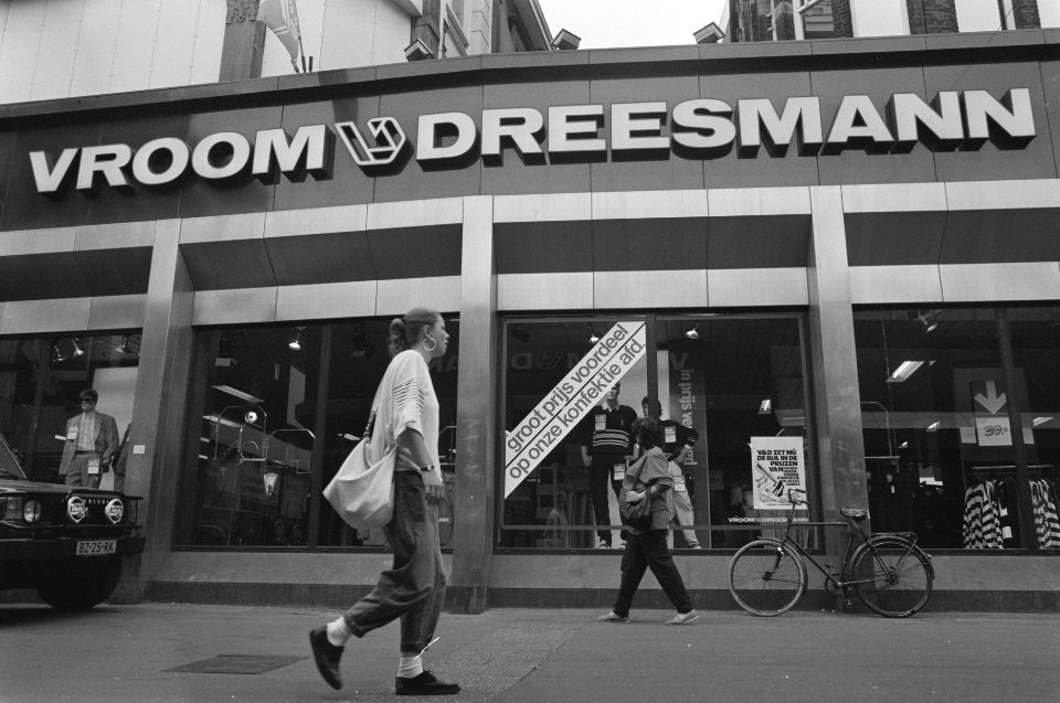 Vroom en Dreesmann , exterieur winkel met naam, Bestanddeelnr 934-2775