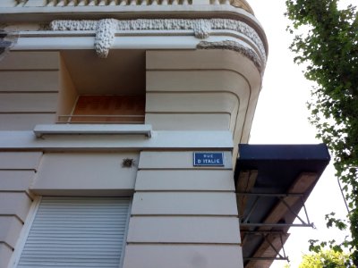 Vichy - Rue d'Italie, plaque sur le palais des Parcs