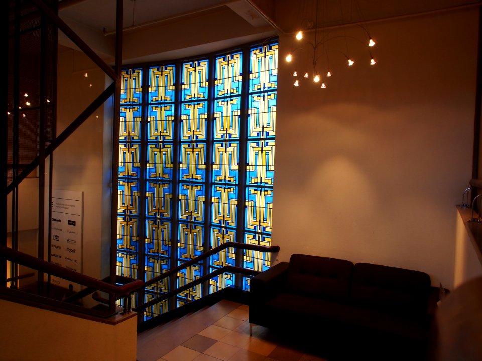 Vroom & Dreesmann (Amersfoort) Stained glass staircase