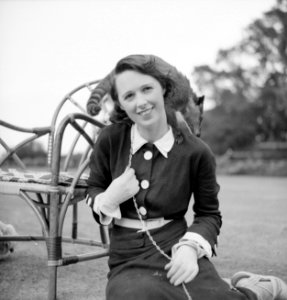 Vrouw met dier, Bestanddeelnr 255-9718