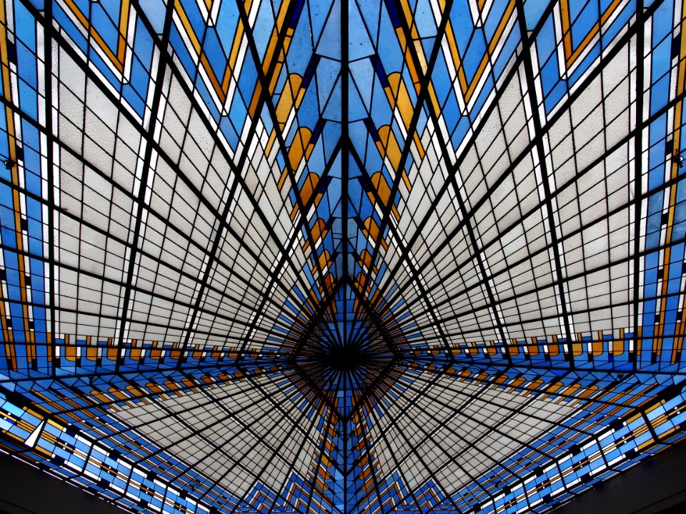 Vroom & Dreesmann (Amersfoort) Stained glass ceiling