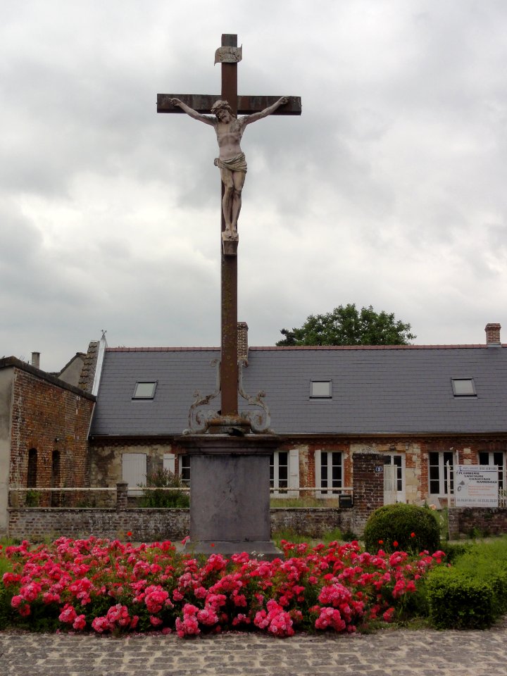 Voyenne (Aisne) croix de chemin