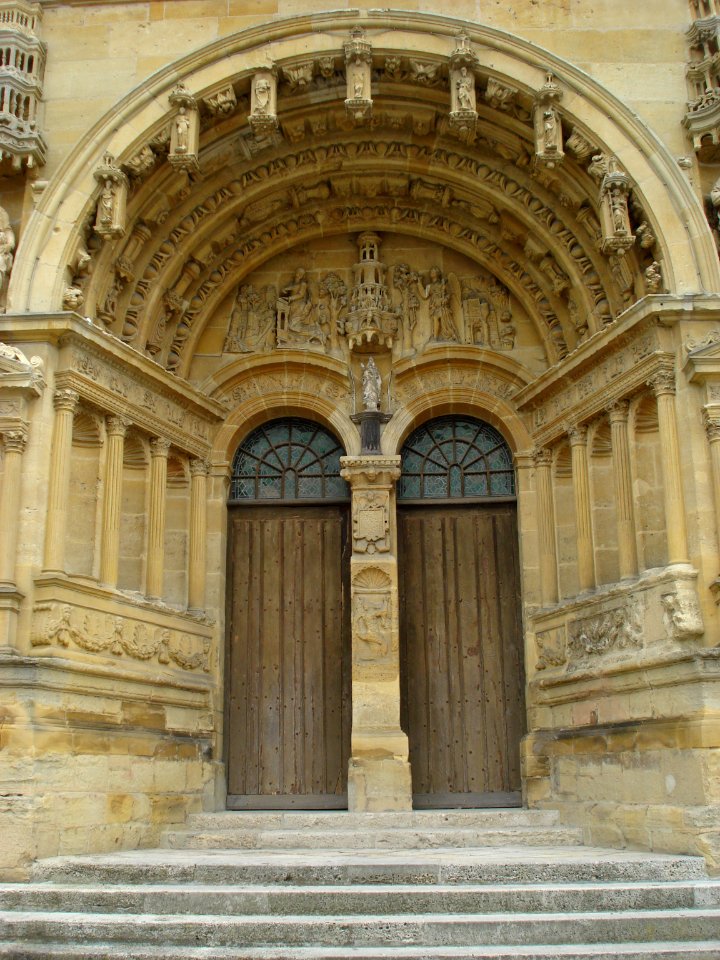 Vouziers (Ardennes) porche de l'église