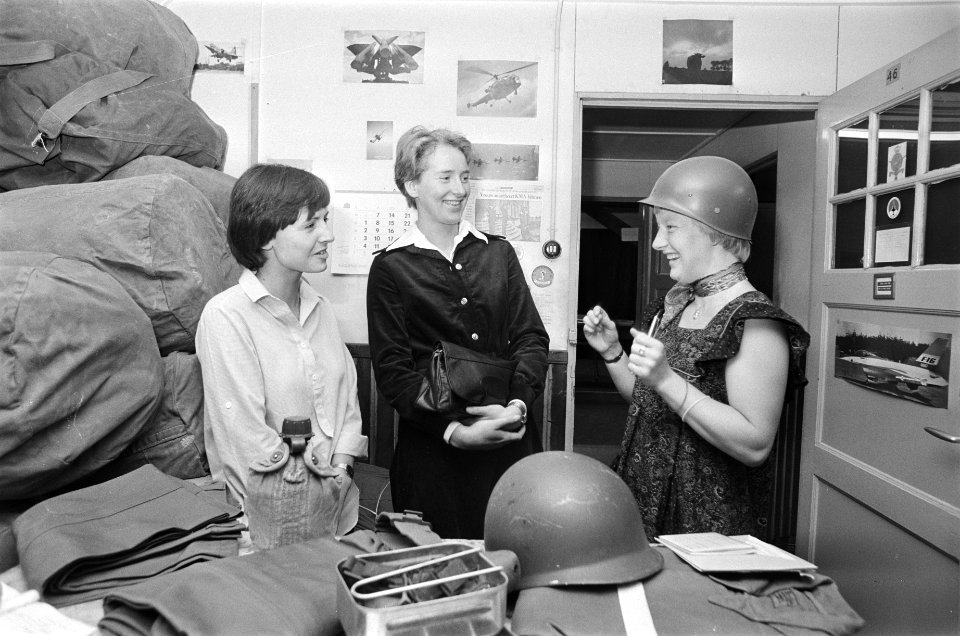 Vrouwelijke kadetten op Koninklijke Militaire Academy in Breda Johanna Kools , , Bestanddeelnr 929-8658
