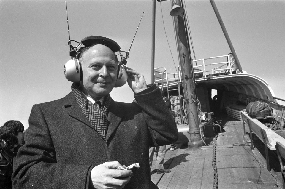 VPRO-radio zendt klassieke muziek uit vanaf schip op Noordzee om actie voor klas, Bestanddeelnr 926-3321