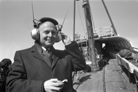 VPRO-radio zendt klassieke muziek uit vanaf schip op Noordzee om actie voor klas, Bestanddeelnr 926-3321