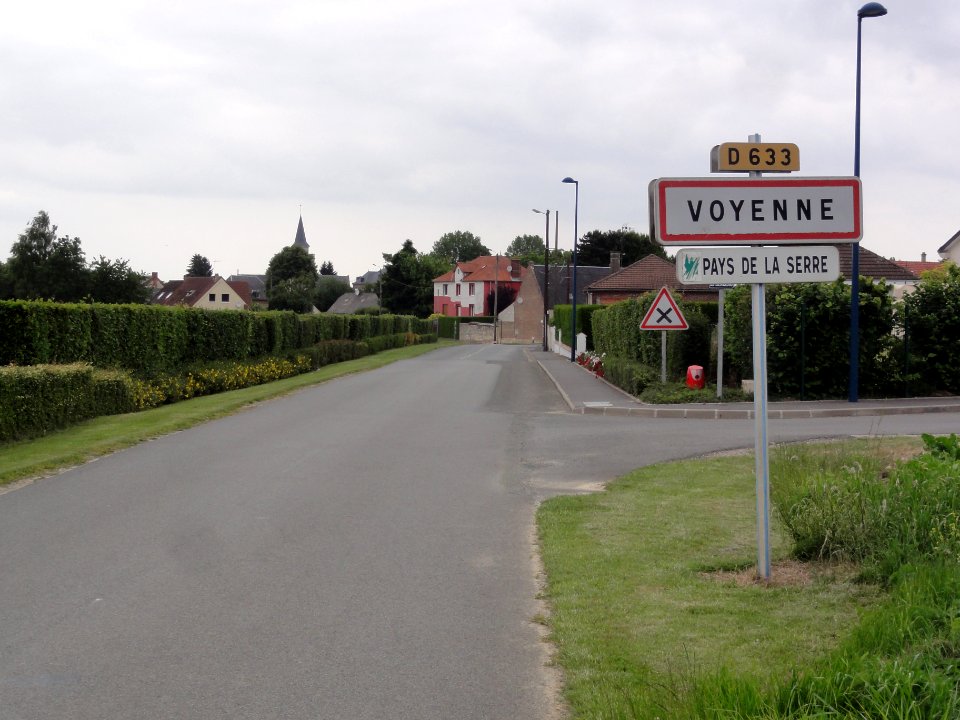 Voyenne (Aisne) city limit sign