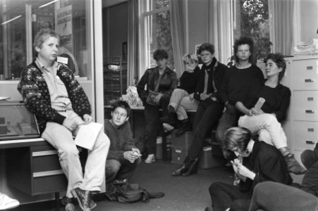 Vrouwen hebben hoofkantoor PvdA bezet uit protest tegen de legalisering van porn, Bestanddeelnr 933-0922