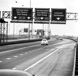 Vrijwel geen verkeer op een autosnelweg, Bestanddeelnr 926-9355